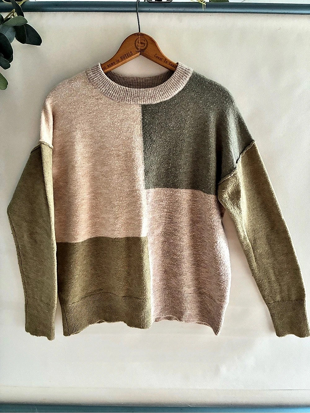 Color Block Crewneck Sweater in Green & cream
